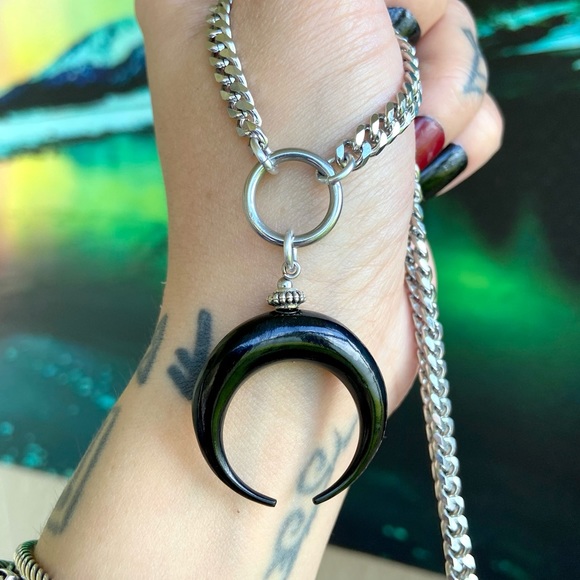 Black carved horn upside down moon lunula design Stainless steel choker necklace - Picture 8 of 14